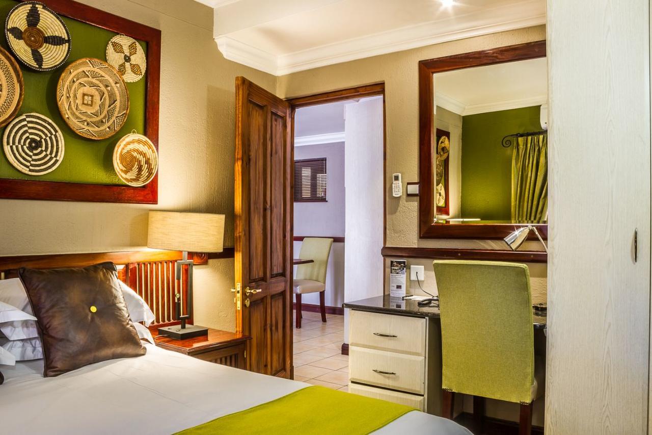 Peermont Mondior Hotel Габороне Экстерьер фото